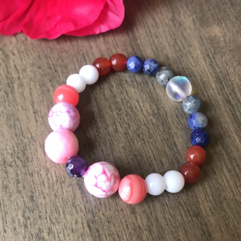 Handmade girls beaded stretch bracelet - Picture 3 of 5